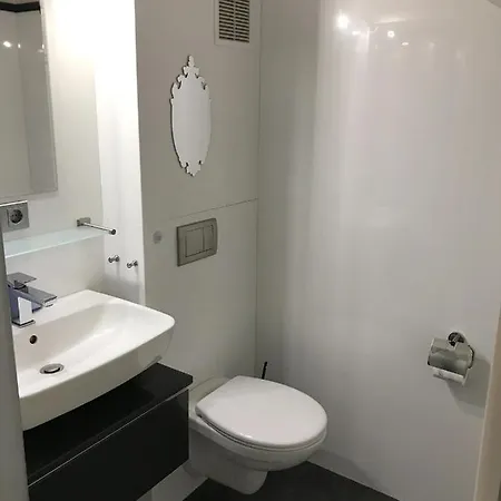 Apartment Steife Brise Damp